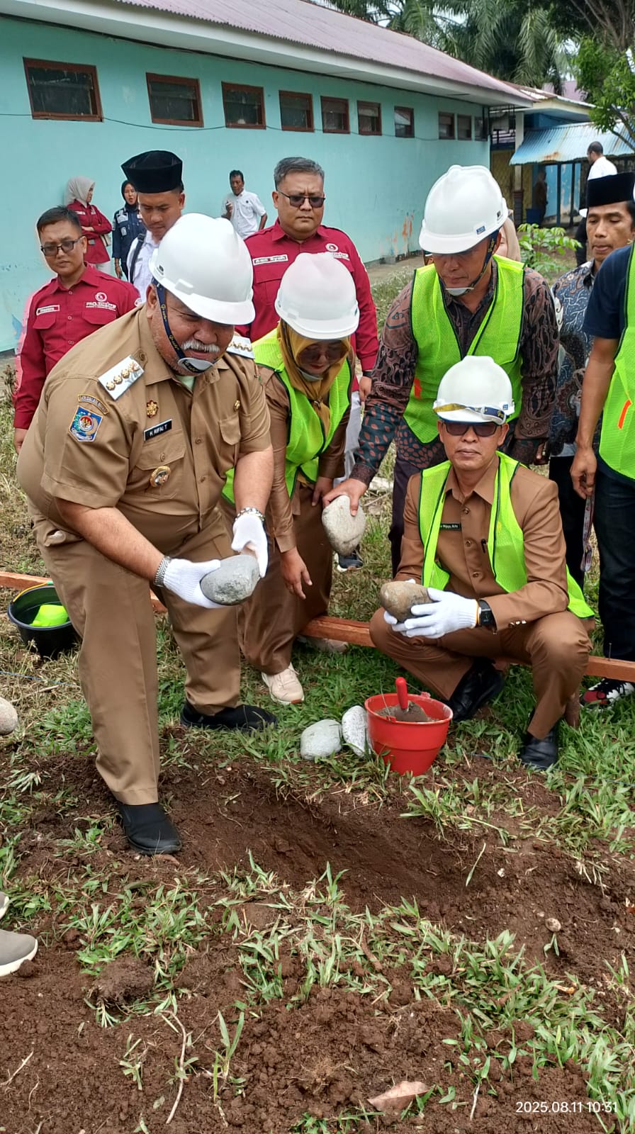 peletakan-batu-pertama-program-revitalisasi-smpn-2-bengkulu-selatan-awal-baru-untuk-pendidikan-yang-lebih-berkualitas