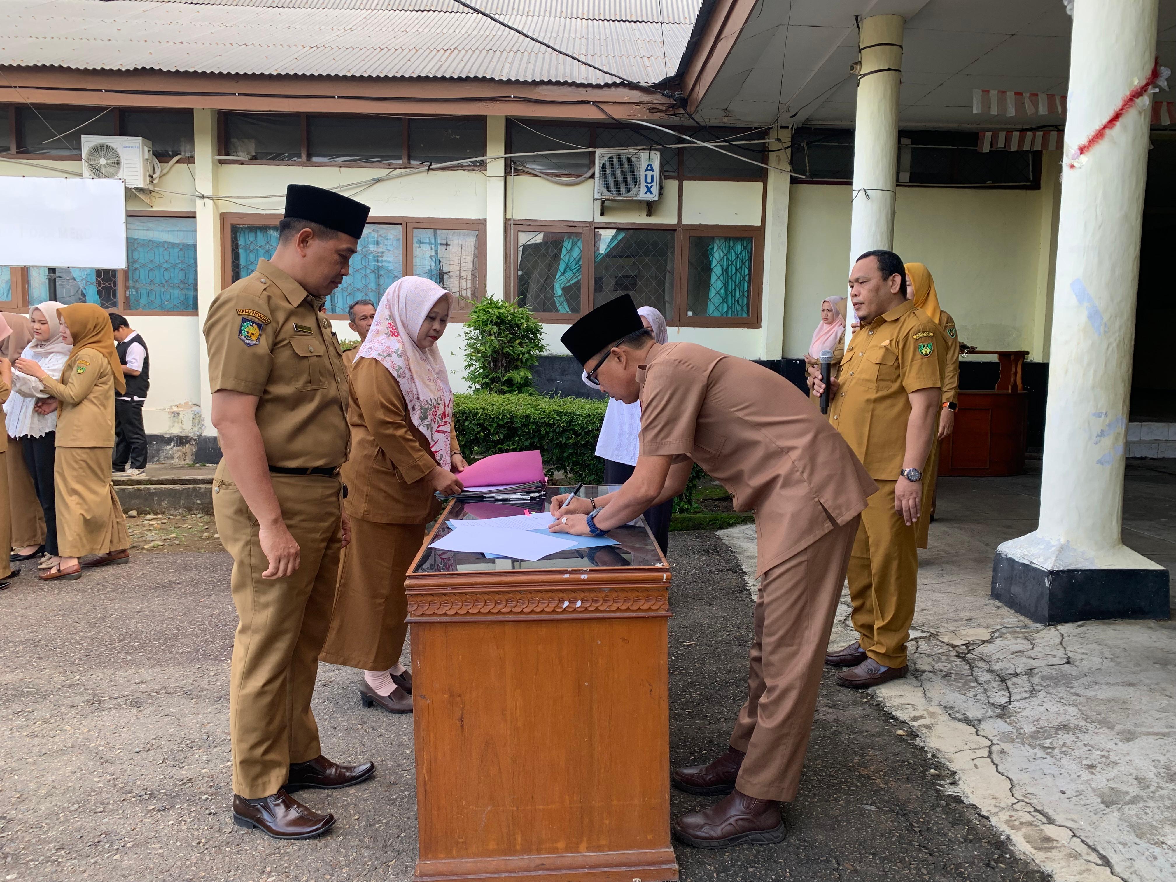 penandatanganan-perjanjian-kinerja-pejabat-dinas-pendidikan-dan-kebudayaan-kabupaten-bengkulu-selatan-tahun-2026