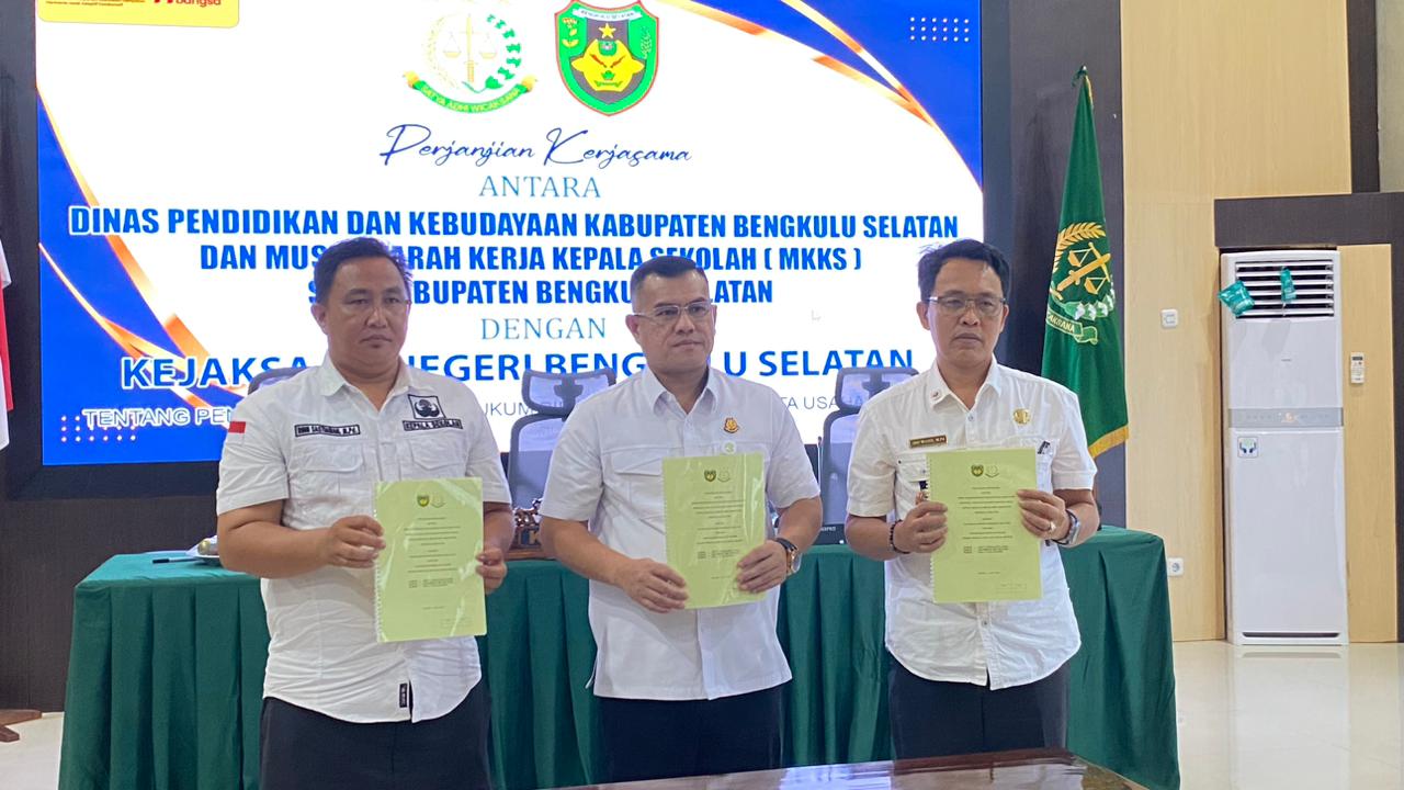 penandatanganan-mou-pendampingan-kerja-antara-kejaksaan-negeri-bengkulu-selatan-dikbud-dan-mkks-digelar-di-kejari-bengkulu-selatan