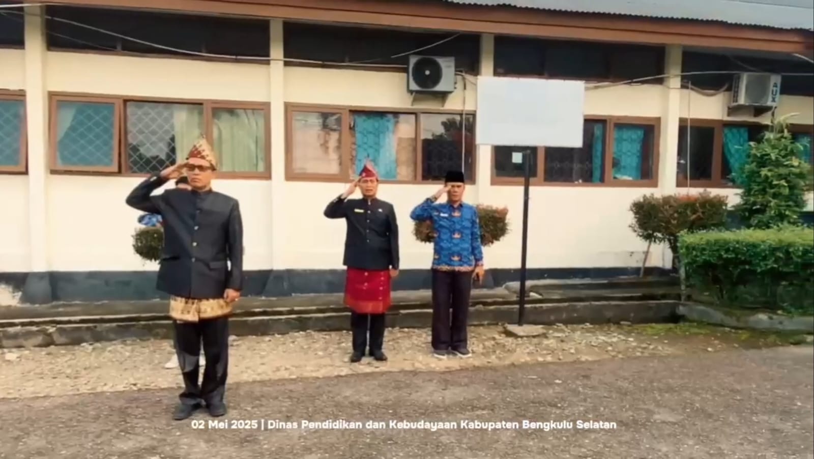 kegiatan-upacara-memperingati-hari-pendidikan-nasional-dinas-pendidikan-dan-kebudayaan-kabupaten-bengkulu-selatan